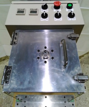 小型ディップスピンコーター、天面。